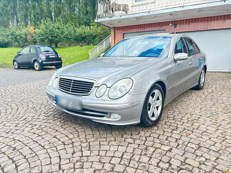 Gold Gebraucht 2003 Mercedes E270 Limousine | 4.300 € (Etwas zu teuer) - Bild 1/4