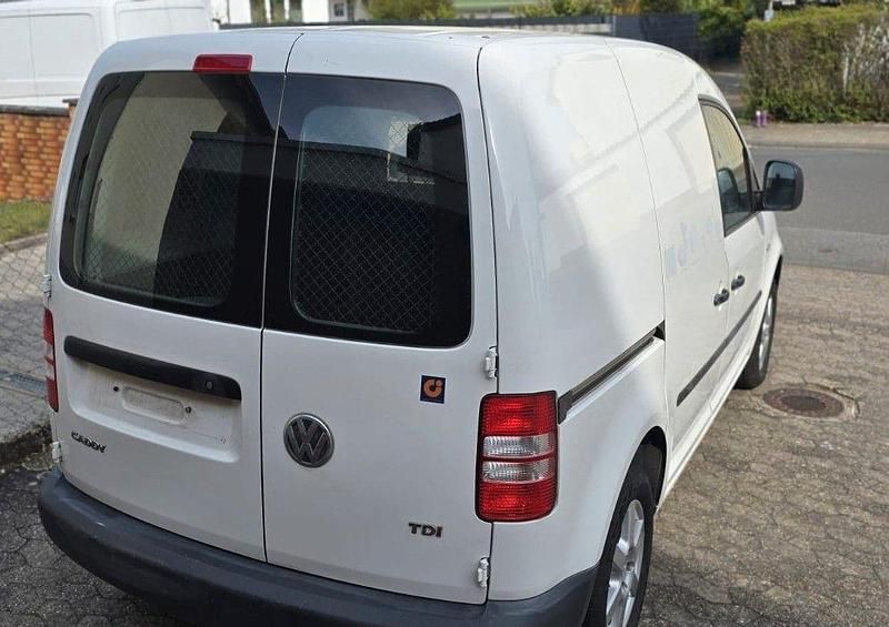 Usado VW Caddy 102 HP (75 kW) 2011 Verde Monovolume