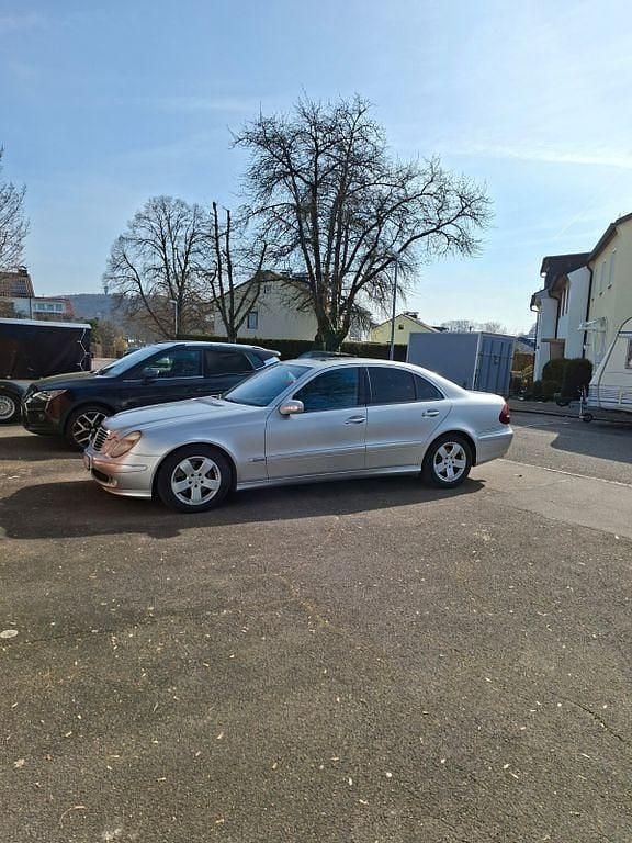Gebraucht Mercedes E320 Avantgarde 204 PS (150 kW) 2003 Silber Limousine