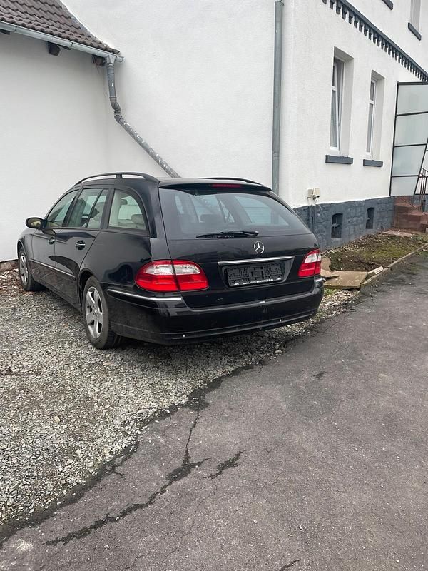 Schwarz Gebraucht 2005 Mercedes E280 Kombi | 5.350 € (Fairer Preis) - Bild 1/4