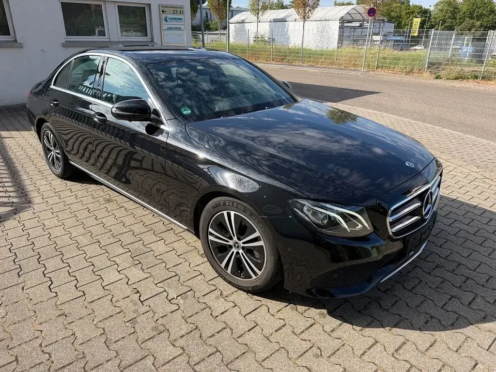 Gebraucht Mercedes E220 194 PS (142 kW) 2019 Schwarz Limousine