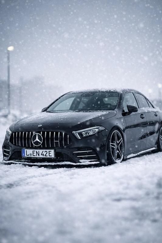 Schwarz Gebraucht 2020 Mercedes A250 AMG Limousine | 27.500 € (Teuer) - Bild 1/4