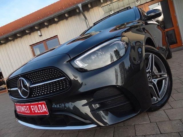 Grau Gebraucht 2021 Mercedes E300 AMG Limousine | 42.989 € (Teuer) - Bild 1/4