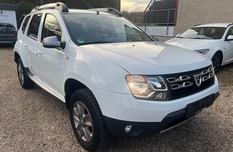Weiß Gebraucht 2016 Dacia Duster Prestige SUV | 5.990 € (Superpreis) - Bild 1/4