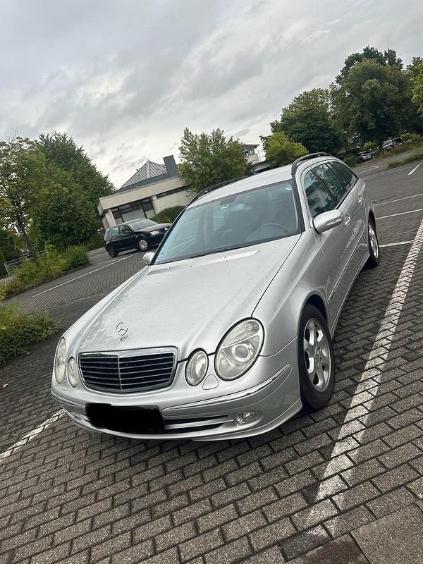 Gebraucht Mercedes E320 204 PS (150 kW) 2005 Grau Kombi