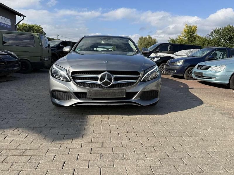 Grau Gebraucht 2015 Mercedes C300e Kombi | 17.600 € (Fairer Preis) - Bild 1/4
