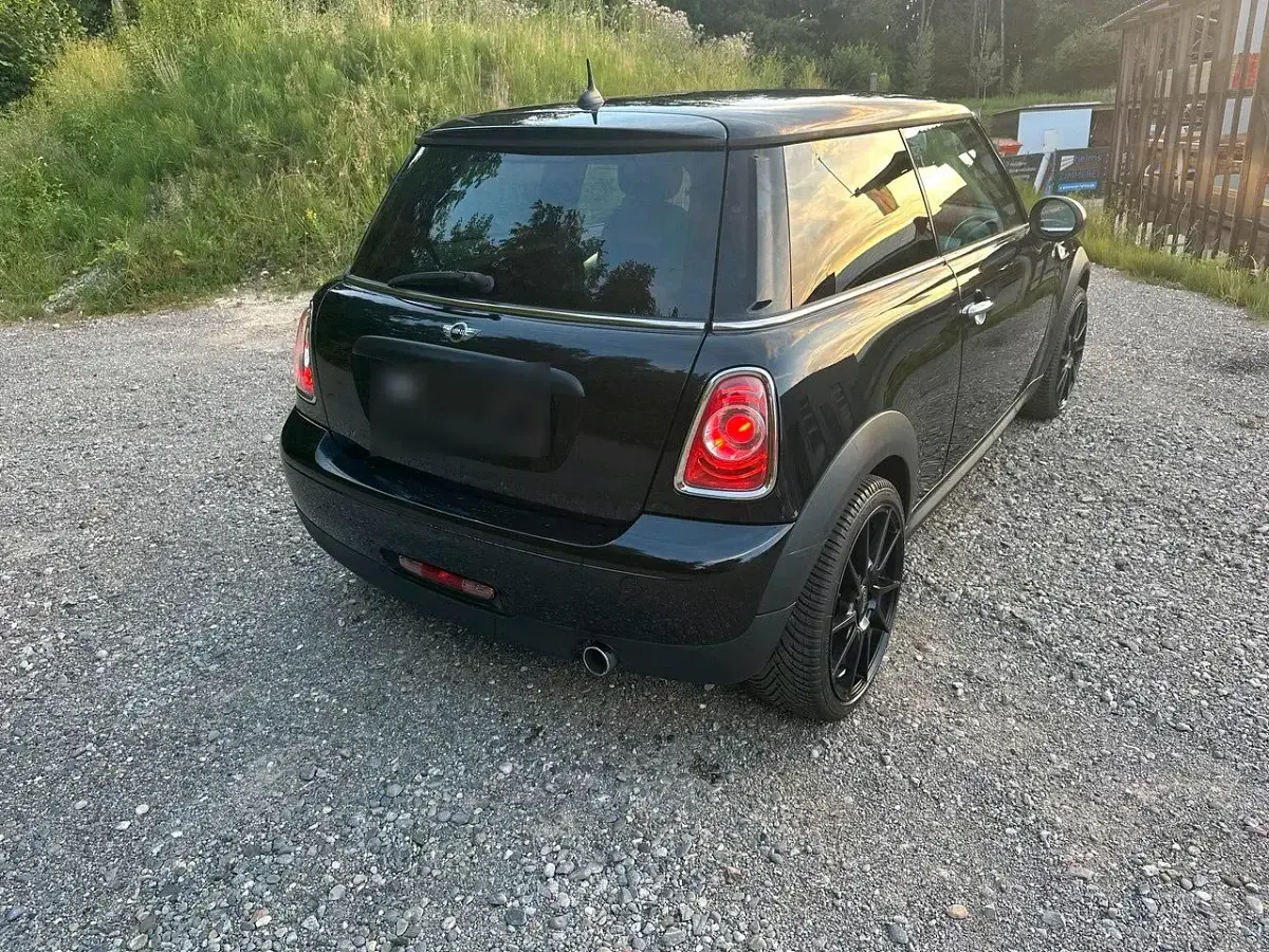 Gebraucht Mini Cooper 120 PS (88 kW) 2010 Schwarz Kleinwagen