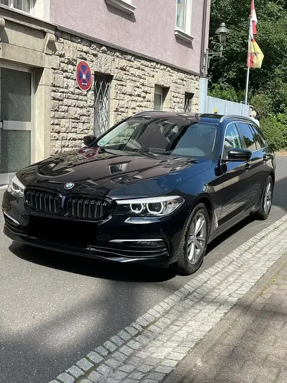 Gebraucht BMW 520 190 PS (139 kW) 2018 Schwarz Kombi