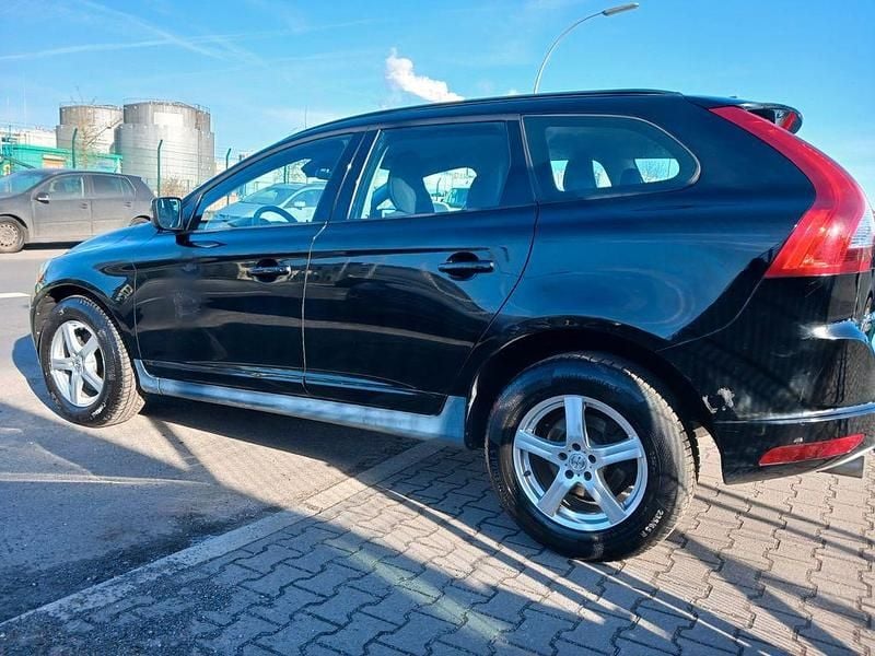 Gebraucht Volvo XC60 Kinetic 150 PS (110 kW) 2016 Schwarz SUV