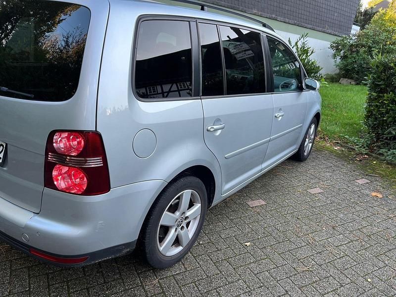 Gebraucht VW Touran 141 PS (103 kW) 2008 Silber Van / Kleinbus