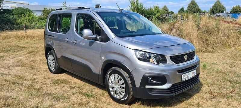 Grau Gebraucht 2019 Peugeot Rifter Active Van / Kleinbus | 13.750 € (Guter Preis) - Bild 1/3