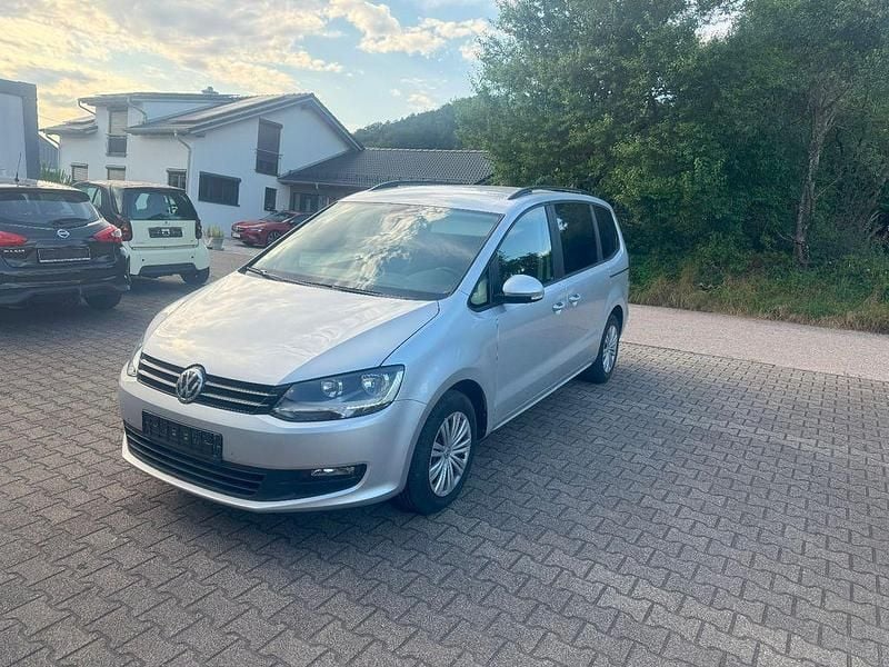 Gebraucht VW Sharan Trendline 150 PS (110 kW) 2019 Silber Van / Kleinbus