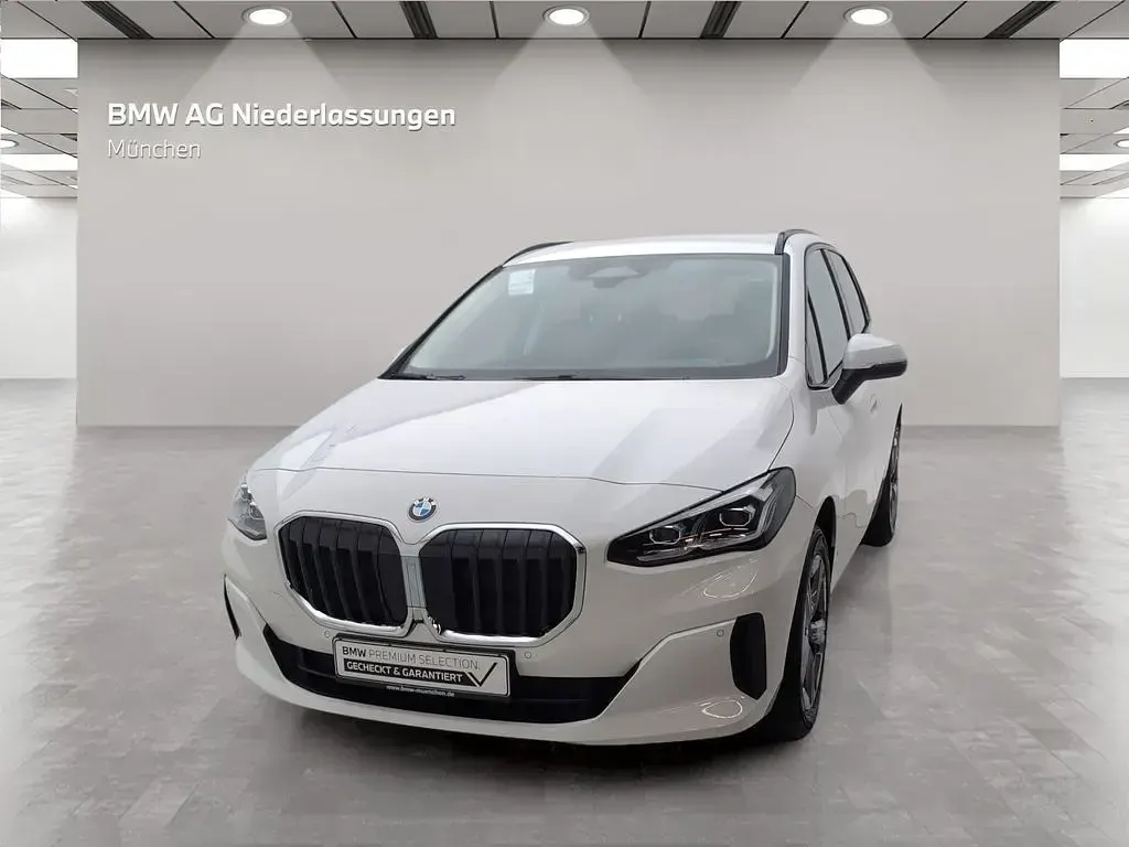 Gebraucht BMW 220 Active Tourer Sport Line 156 PS (114 kW) 2025 Weiß Van / Kleinbus