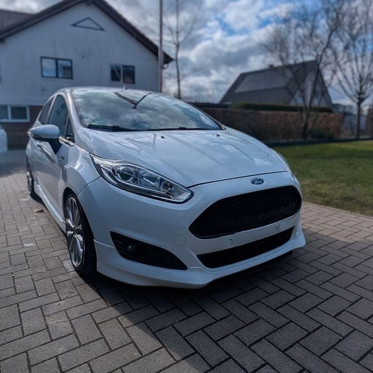 Gebraucht Ford Fiesta ST-Line 101 PS (74 kW) 2016 Weiß Limousine
