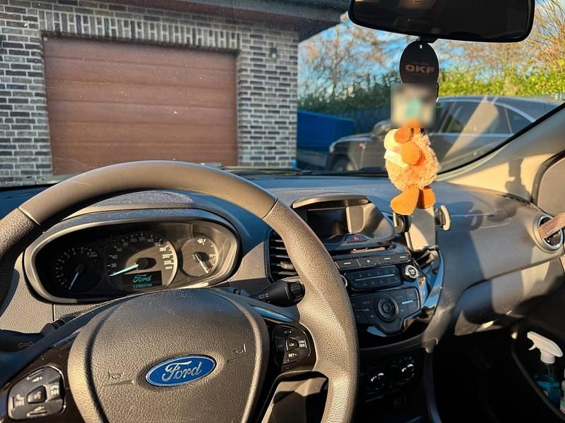 Gebraucht Ford Ka Plus 85 PS (62 kW) 2016 Rot Kleinwagen