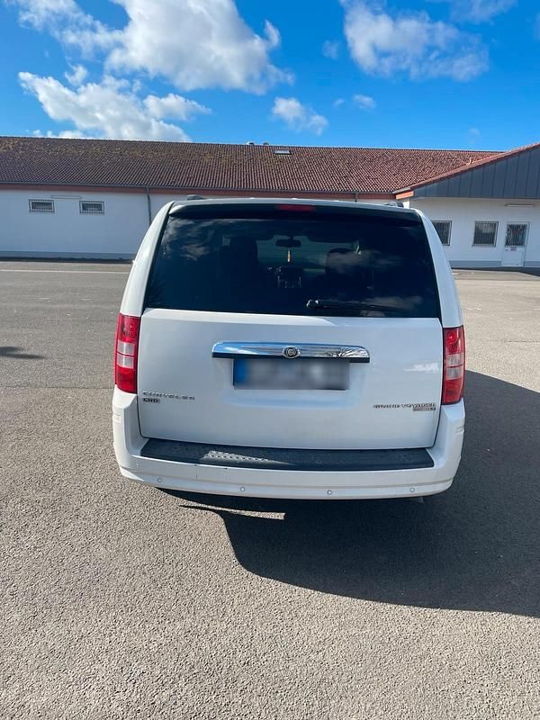 Gebraucht Chrysler Voyager 163 PS (119 kW) 2011 Weiß Van / Kleinbus