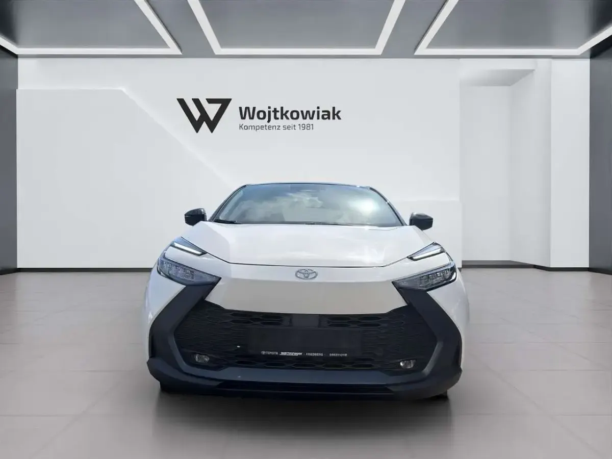 Gebraucht Toyota C-HR 140 PS (102 kW) 2025 Super white / black SUV