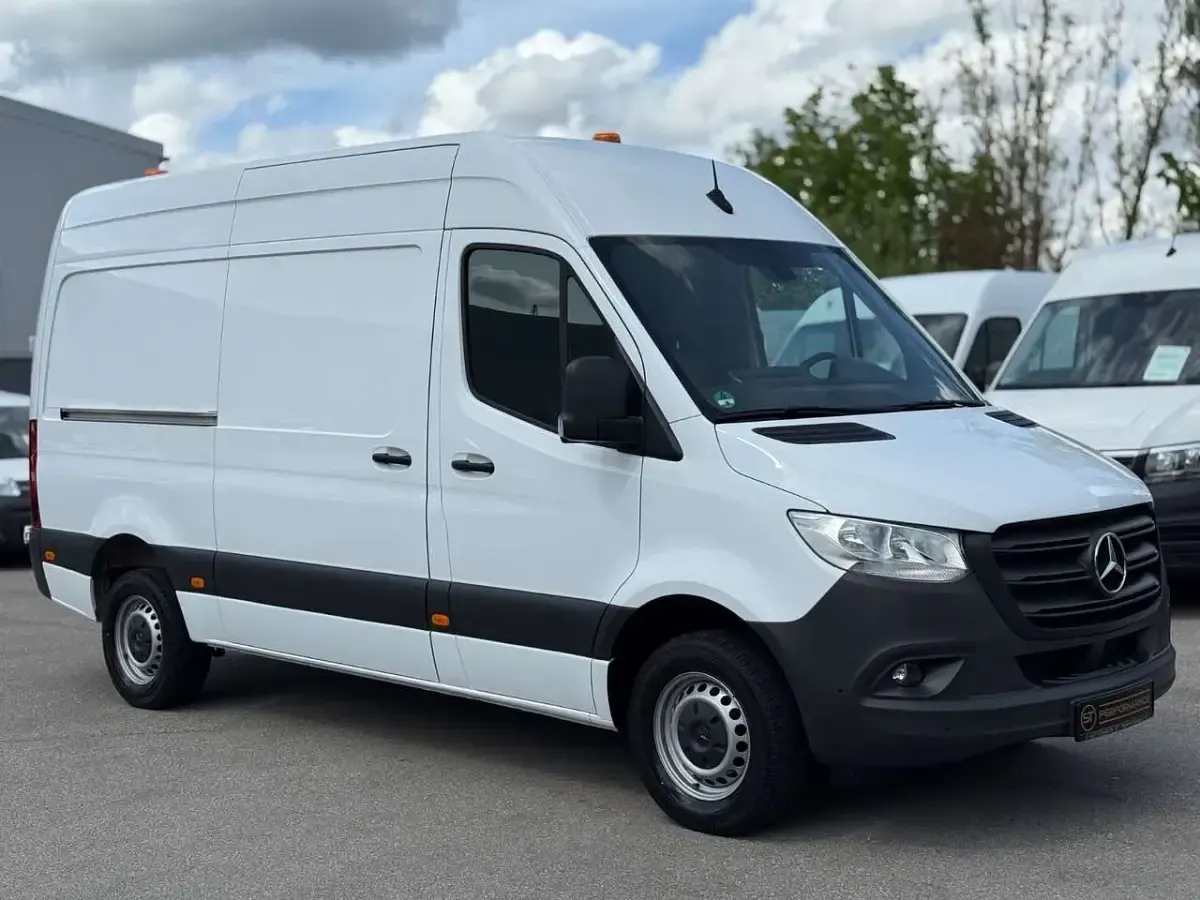 Używany Mercedes Sprinter 170 KM (125 kW) 2022 Biały Van