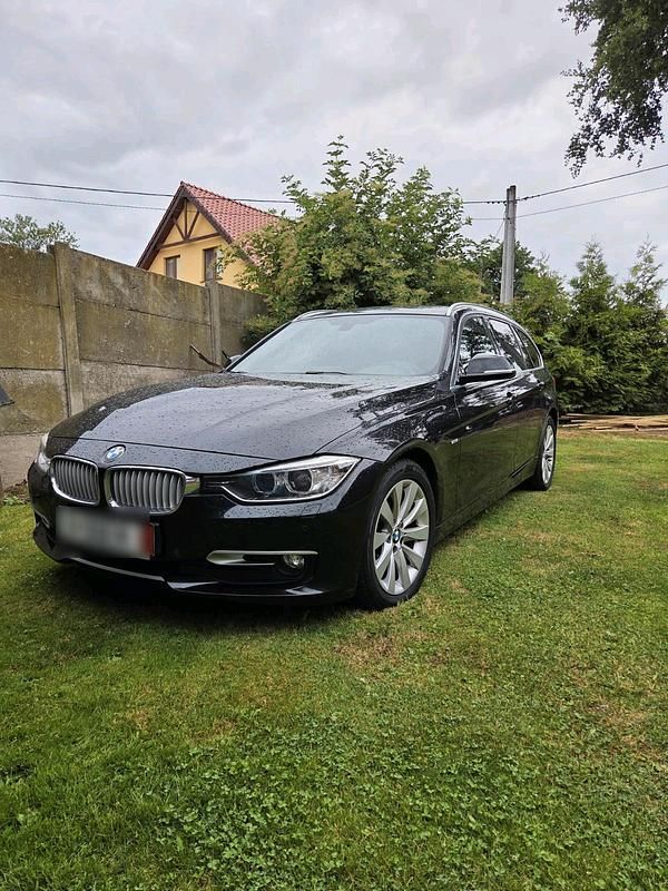 Gebraucht BMW 320 184 PS (135 kW) 2012 Schwarz Kombi