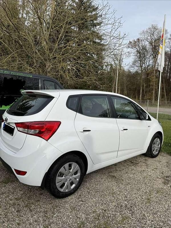 Gebraucht Hyundai ix20 Classic 90 PS (66 kW) 2011 Weiß Kleinwagen
