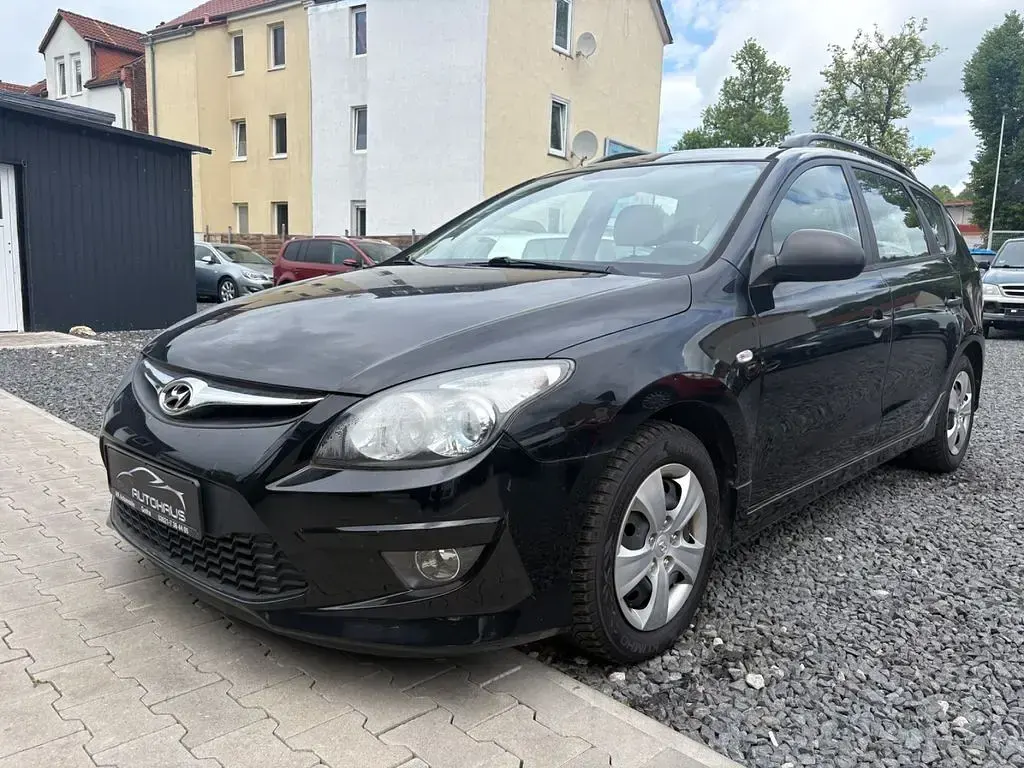 Usado Hyundai i30 Classic 109 CV (80 kW) 2012 Negro Familiar