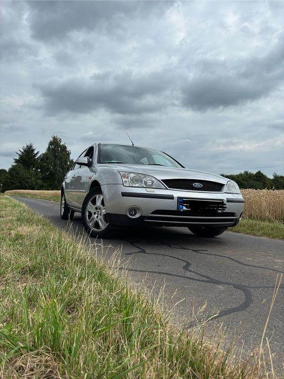 Silber Gebraucht 2001 Ford Mondeo Ghia Limousine | 850 € (Guter Preis) - Bild 1/4