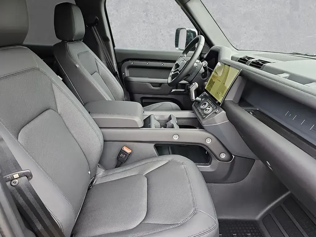 Gebraucht Land Rover Defender SE Dynamic 250 PS (183 kW) 2026 Schwarz SUV
