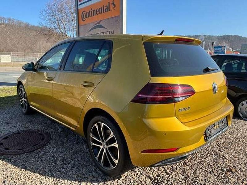 Gebraucht VW Golf VII Sound 125 PS (91 kW) 2018 Gelb Limousine