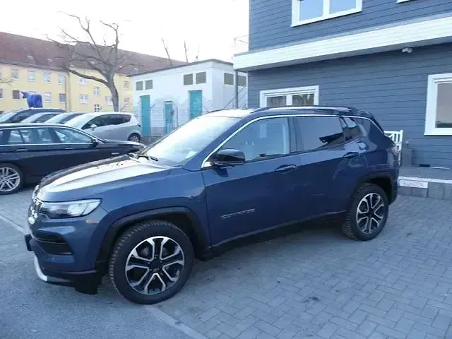 Usado Jeep Compass 150 HP (110 kW) 2022 Azul SUV