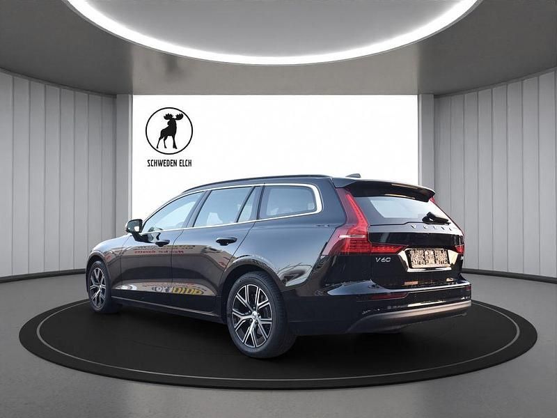 Gebraucht Volvo V60 197 PS (144 kW) 2022 Black stone Kombi