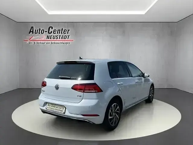 Second-hand VW Golf VII Sound 125 CP (91 kW) 2017 Argintiu Berlinǎ