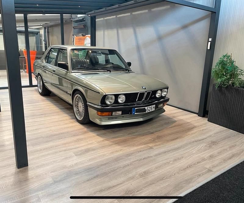Grün Gebraucht 1986 BMW 528 Limousine | 43.900 € - Bild 1/4