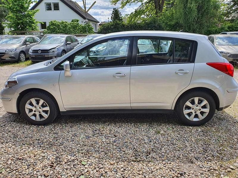 Gebraucht Nissan Tiida Acenta 126 PS (92 kW) 2008 Brilliant silver Kleinwagen