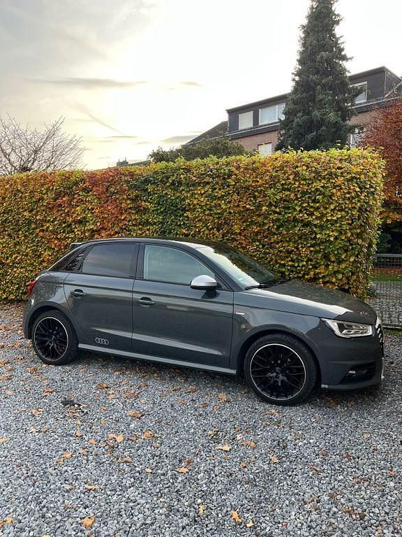 Grau Gebraucht 2018 Audi A1 Sportback S-Line Kleinwagen | 14.990 € (Fairer Preis) - Bild 1/4