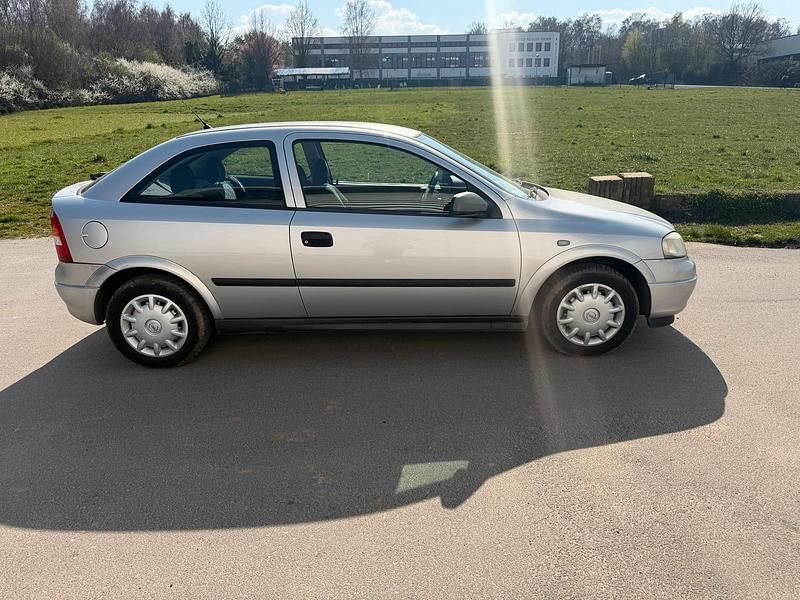 Gebraucht Opel Astra 65 PS (47 kW) 1999 Silber Kleinwagen
