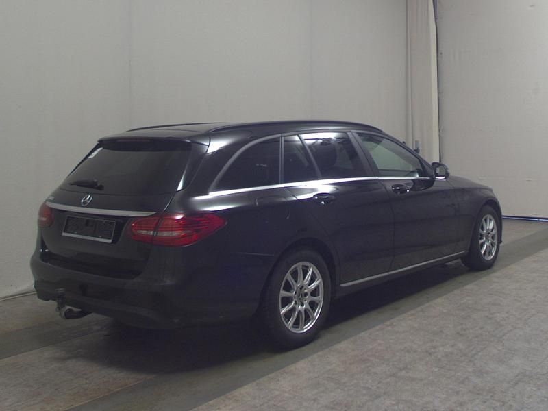 Gebraucht Mercedes C180 122 PS (89 kW) 2020 Schwarz Kombi