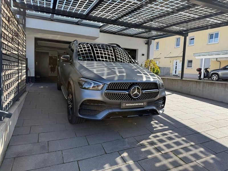 Grün Gebraucht 2021 Mercedes GLE580 AMG line SUV | 64.500 € (Guter Preis) - Bild 1/4