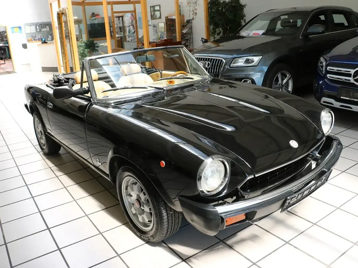 Gebraucht Fiat 124 Spider 105 PS (77 kW) 1982 Schwarz Cabrio