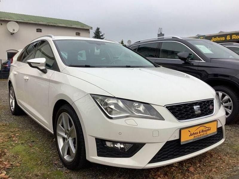 Weiss Gebraucht 2017 Seat Leon Limousine | 9.990 € (Fairer Preis) - Bild 1/4