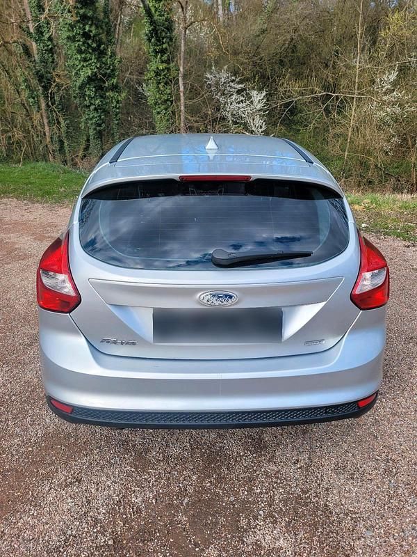 Gebraucht Ford Focus 115 PS (84 kW) 2012 Silber Limousine