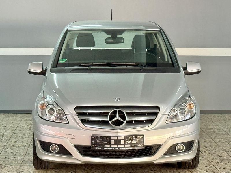 Gebraucht Mercedes B180 109 PS (80 kW) 2011 Silber Van / Kleinbus