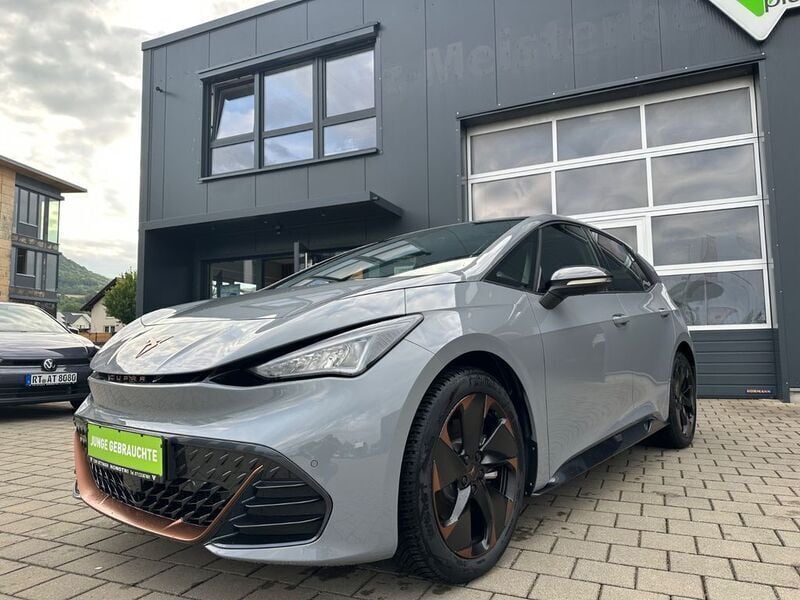 Grau Neu 2024 Cupra Born Kleinwagen | 32.990 € (Superpreis) - Bild 1/4