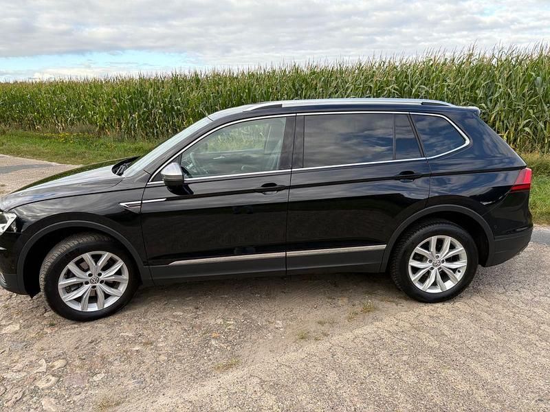 Schwarz Gebraucht 2021 VW Tiguan Allspace Life SUV | 29.600 € (Superpreis) - Bild 1/4