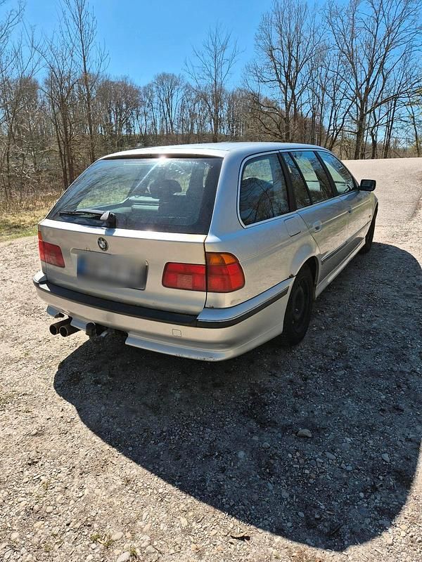 Gebraucht BMW 523 170 PS (125 kW) 1999 Silber Kombi