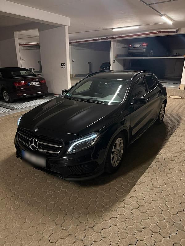 Gebraucht Mercedes GLA250 211 PS (155 kW) 2016 Schwarz SUV
