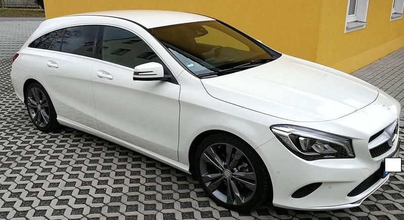 Weiß Gebraucht 2017 Mercedes CLA220 Shooting Brake Urban Kombi | 23.500 € (Guter Preis) - Bild 1/4