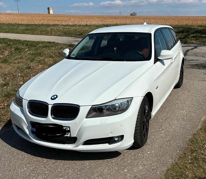 Gebraucht BMW 320 Lifestyle 185 PS (136 kW) 2011 Weiß Kombi