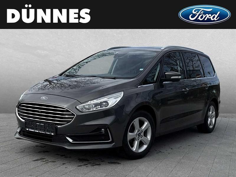 Grau (magneticgrau metallic) Gebraucht 2020 Ford Galaxy Titanium Van / Kleinbus | 25.120 € - Bild 1/4