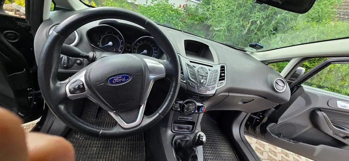 Gebraucht Ford Fiesta 80 PS (58 kW) 2016 Schwarz Kleinwagen