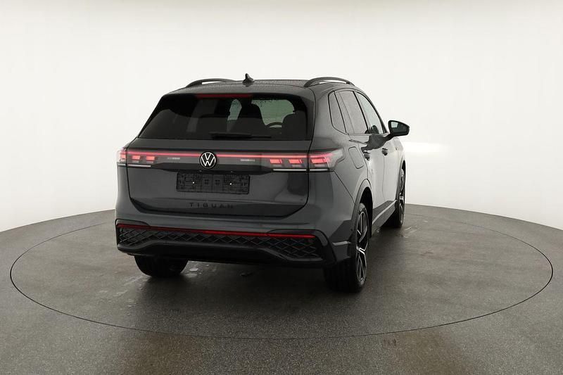 Gebraucht VW Tiguan R-line 193 PS (141 kW) 2025 Delfingrau metallic SUV